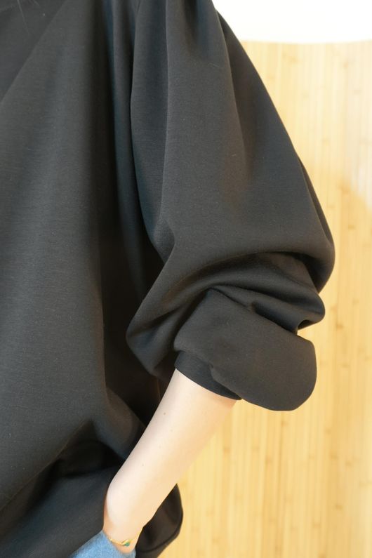 Nova Puff Sleeve Sweatshirt Black  /10=